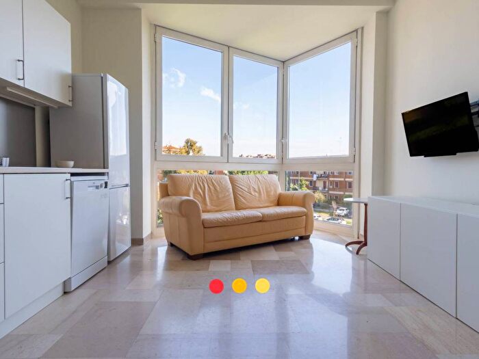 Appartamento trilocale in affitto in Via Valle Antrona, Baggio, Milano