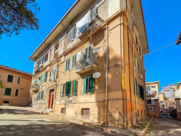 Appartamento con 6 locali in vendita in Via La Legname, Messina