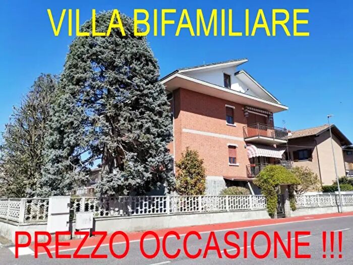 Casa con 6 locali in vendita in Via Monte Grappa, Leini'