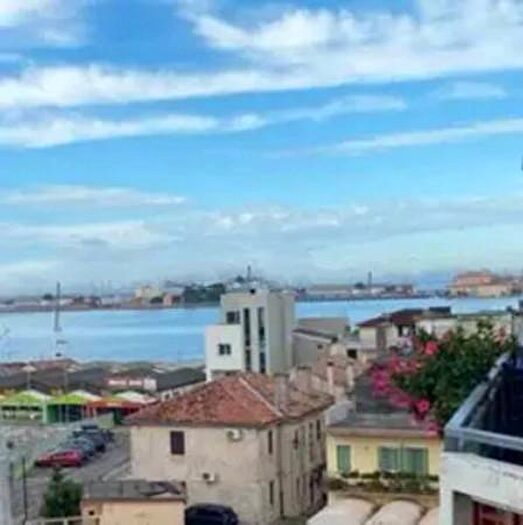 Appartamento quadrilocale in vendita in Viale Milano, Chioggia