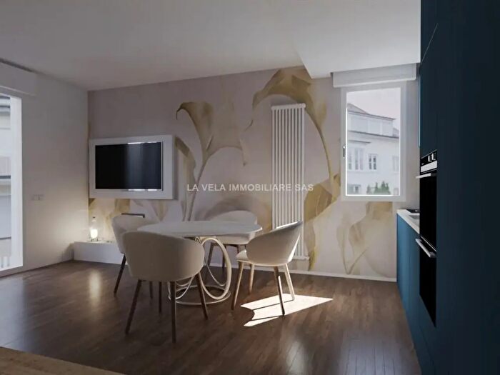 Appartamento trilocale in vendita in Desenzano Del Garda