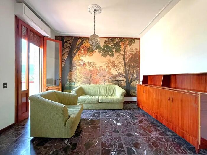 Appartamento con 5 locali in vendita in Via Pagliucola, Pistoia