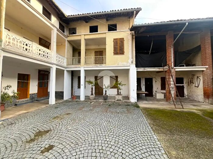 Casa con 5 locali in vendita in Via Asilo, Burolo