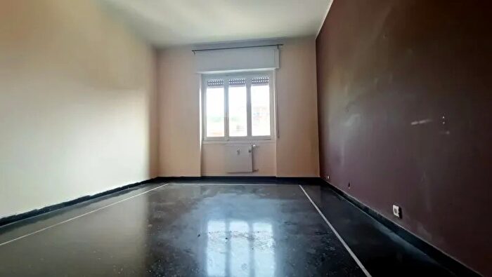 Appartamento con 7 locali in vendita in Via Croce Rosa, Genova