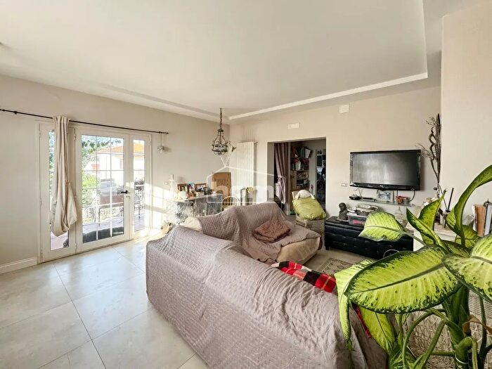 Casa con 8 locali in vendita in Montesilvano