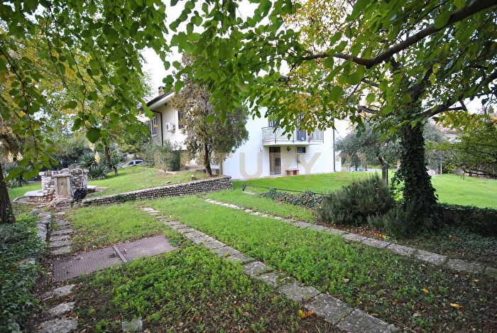 Casa con 12 locali in vendita in Via Montimusoi, Lavagno