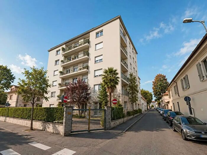 Appartamento quadrilocale in vendita in Via Parini, Monza