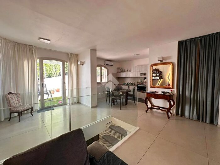 Casa trilocale in vendita in Viale Magna Grecia, Crotone