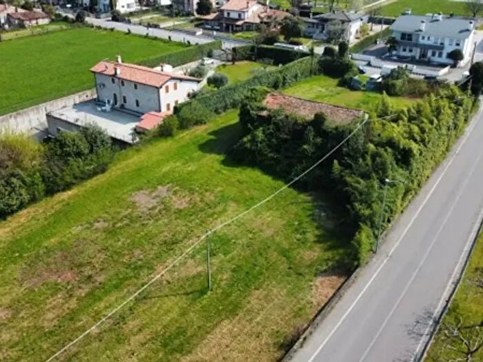 Casa con 5 locali in vendita in Via Stazione Rossano, Rosa