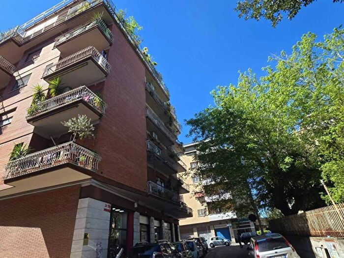 Appartamento trilocale in affitto in Via Giuseppe Rovani, Talenti Monte Sacro, Roma