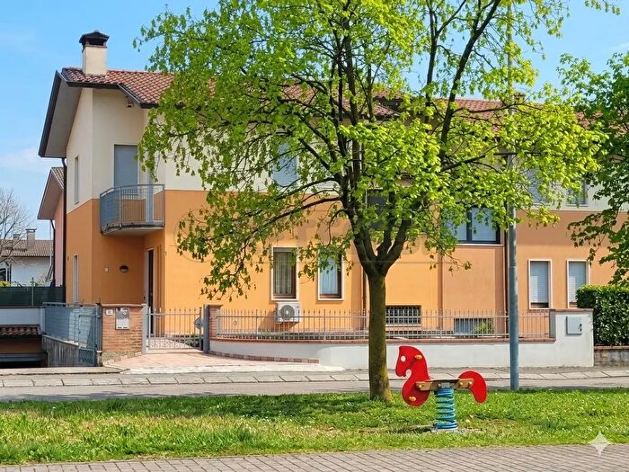 Casa con 9 locali in vendita in Via degli Aceri, Sarcedo