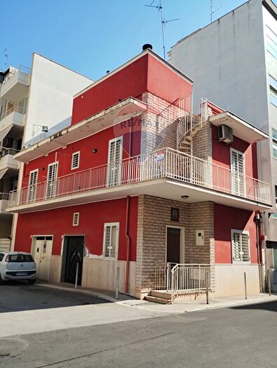 Casa con 7 locali in vendita in Via Guido Reni, Modugno