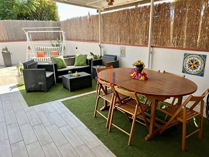 Appartamento trilocale in affitto in Via Ada Negri, Marina Di Davoli, Davoli