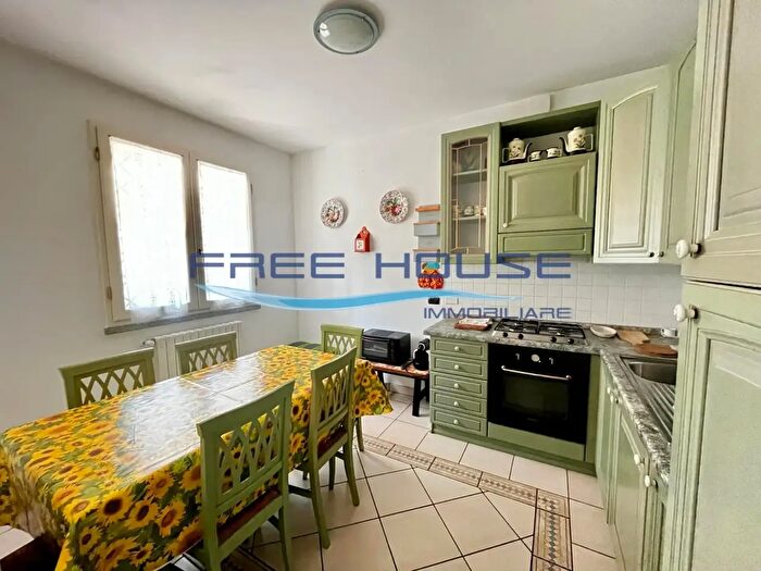 Casa con 5 locali in affitto in Viale Alfredo Oriani, Cervia