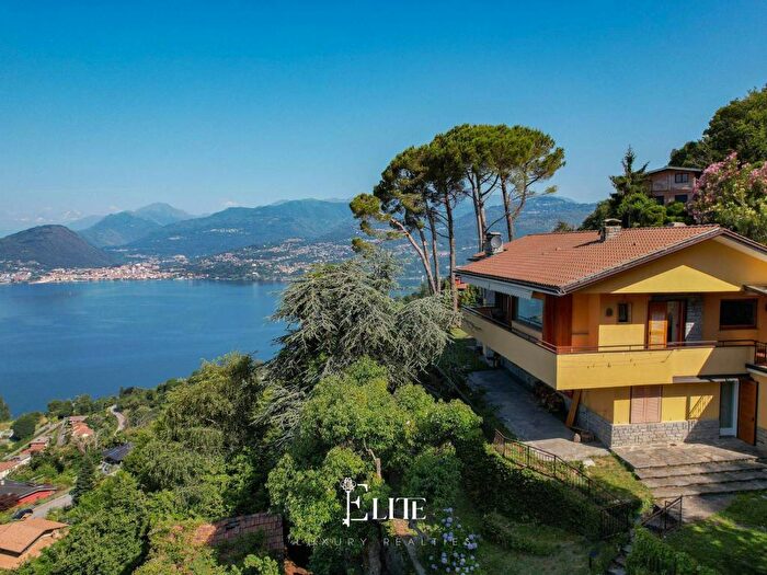 Casa con 5 locali in affitto in Via Vararo, Laveno, LavenoMombello