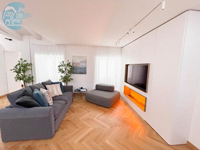 Appartamento trilocale in affitto in Via Emo Tarabochia, Trieste