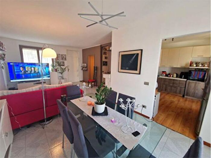 Casa con 6 locali in vendita in Via Aspromonte, Cocquio Trevisago