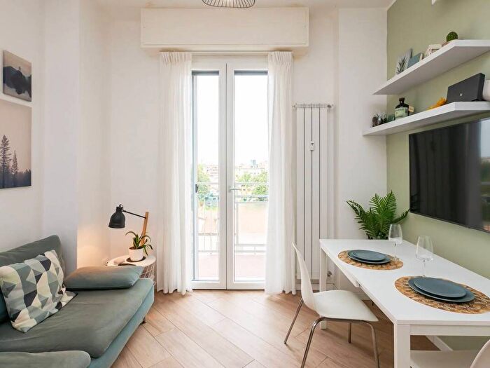 Appartamento bilocale in affitto in Alzaia Naviglio Pavese, Famagosta, Milano