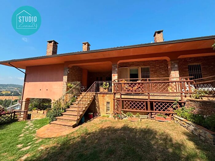 Casa con 9 locali in vendita in Via Marsala, Marsciano