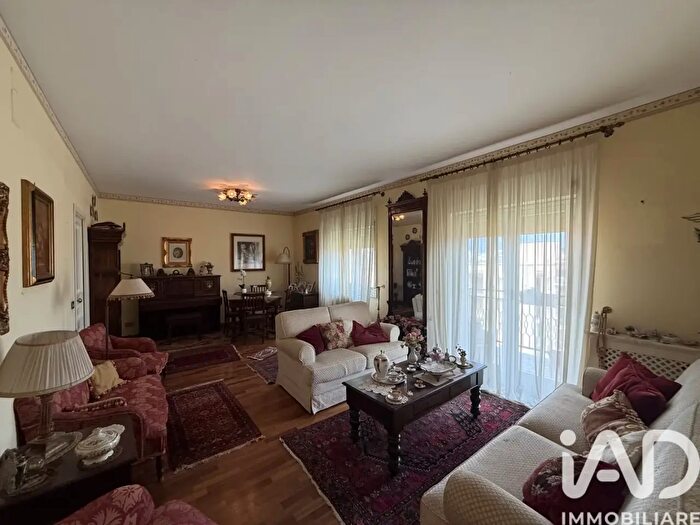 Appartamento con 5 locali in vendita in Via Eugenio l'Emiro, Palermo