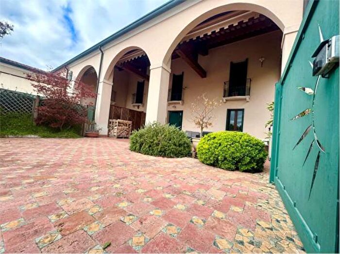 Casa con 6 locali in vendita in Rubano