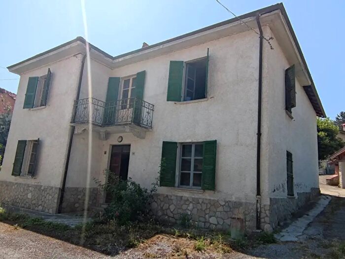 Casa con 8 locali in vendita in Saliceto