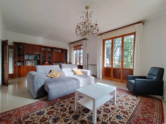 Appartamento quadrilocale in vendita in Via Novaro, Bologna