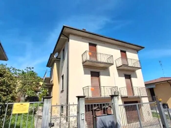 Casa con 6 locali in vendita in Via Aprile, Santa Maria Della Versa