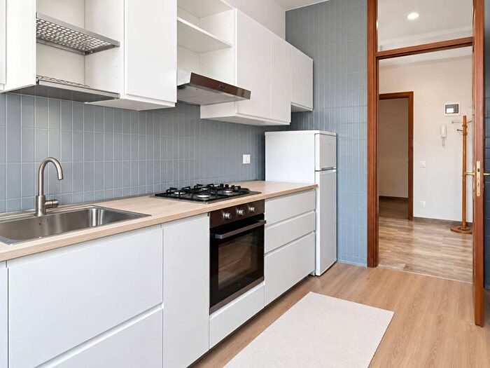 Appartamento trilocale in affitto in Via Moisè Loria, Solari, Milano