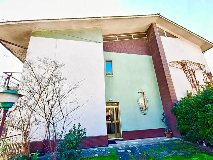 Casa con 15 locali in vendita in Via a Langer Snc, Amelia