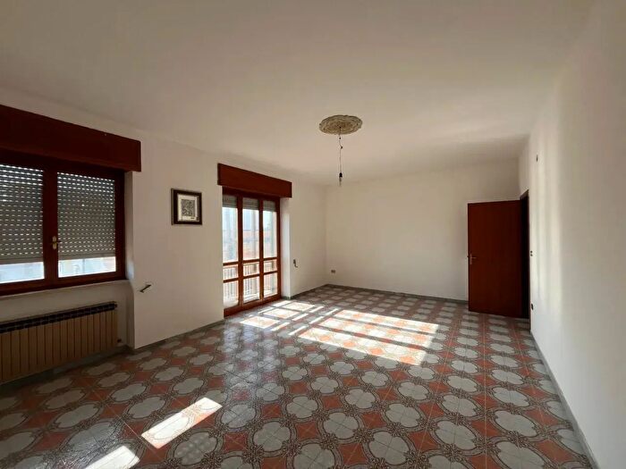 Appartamento con 6 locali in vendita in Via Alessandro Volta, Parabita