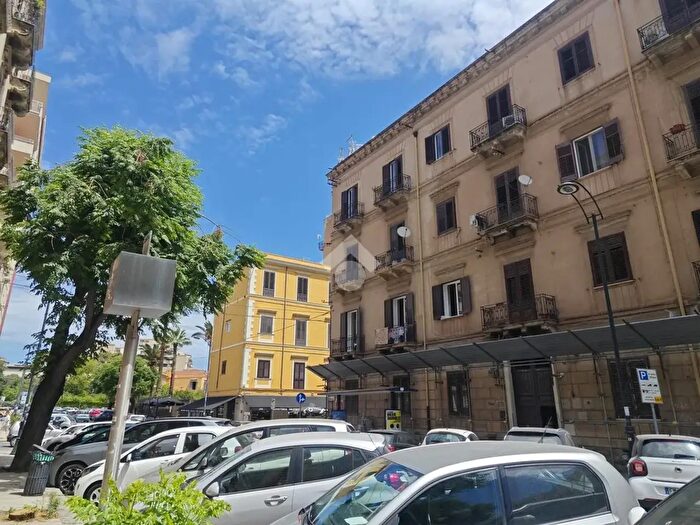 Appartamento quadrilocale in vendita in Via XX Settembre, Palermo