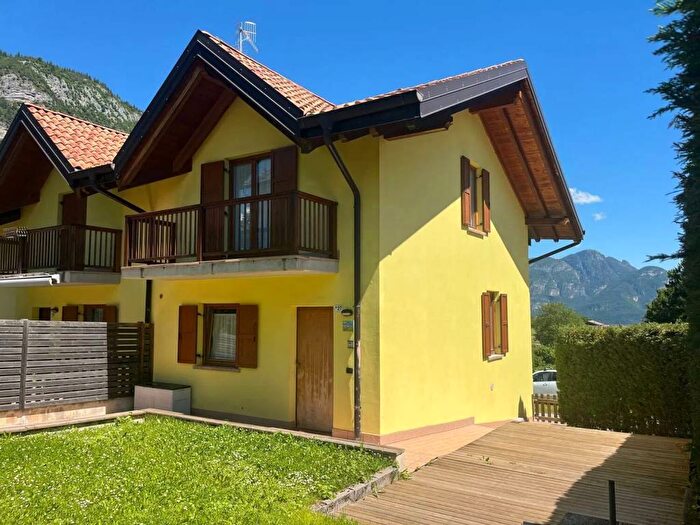 Casa trilocale in affitto in Via Al Belvedere, Centro, Fai della Paganella
