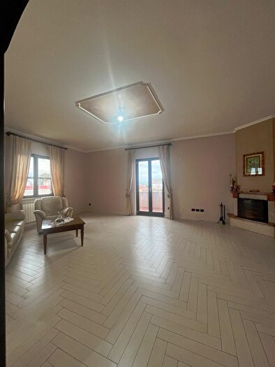 Casa quadrilocale in affitto in Castel Volturno