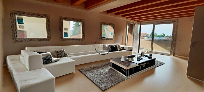 Appartamento con 5 locali in vendita in Treviso