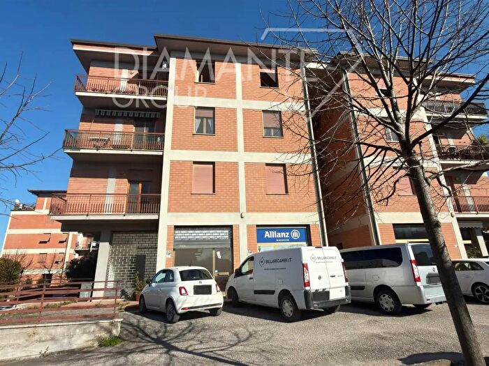 Appartamento con 5 locali in vendita in Castiglione Del Lago