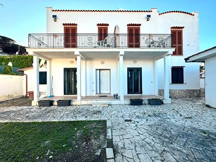 Appartamento con 10 locali in vendita in Via Tiberio Imperatore, San Felice Circeo