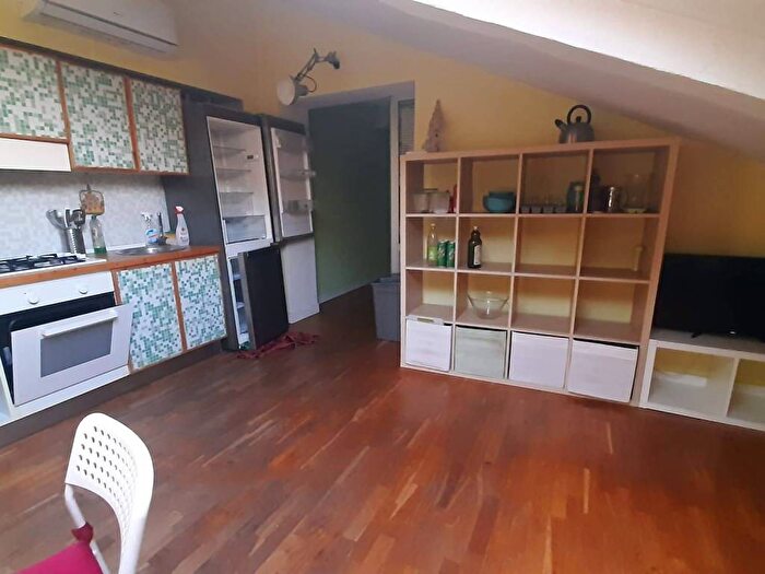 Casa con 6 locali in affitto in Piazzetta Oronzo De Donno, Mercato, Napoli