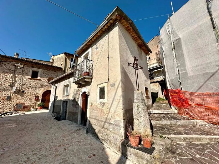 Casa bilocale in vendita in Via Colle Aprico, Caporciano