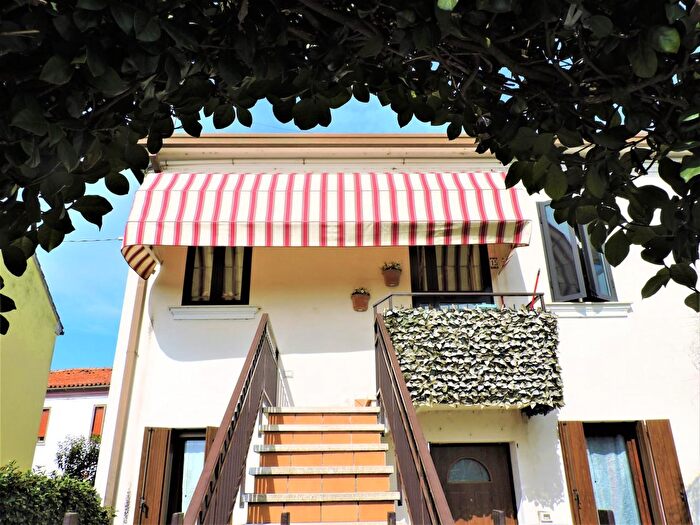 Casa trilocale in vendita in Valliera Via Don Luigi Sturzo, Adria