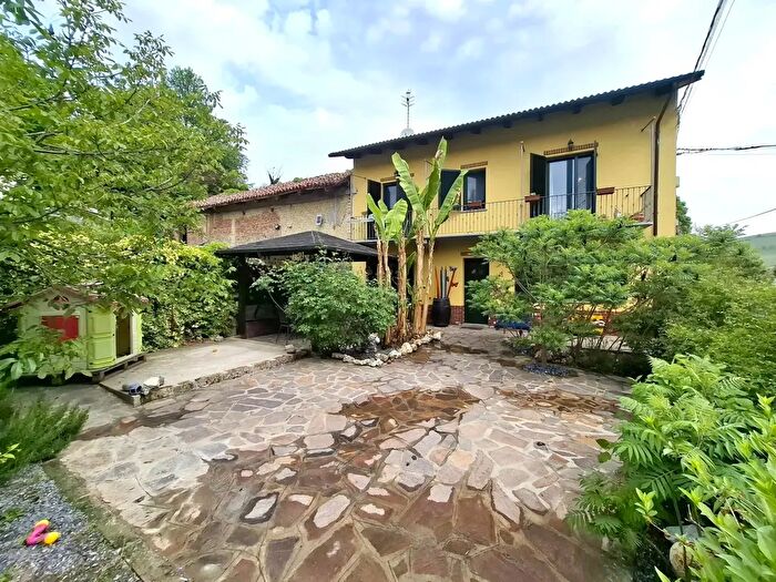 Casa con 6 locali in vendita in Priocca