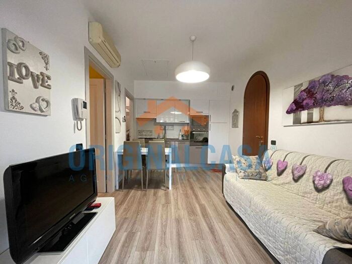 Appartamento bilocale in affitto in Via dei Mulini, Pieve Vecchia Villaggio Sanghen, Manerba del Garda