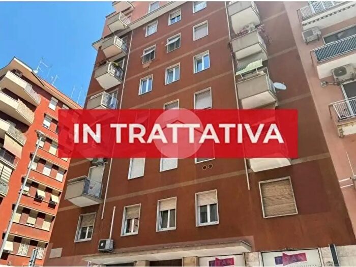 Appartamento trilocale in affitto in Via della Meloria, Roma