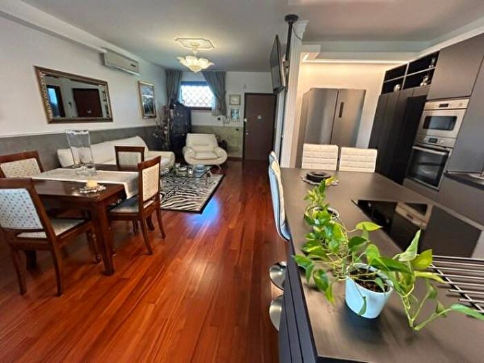 Appartamento con 5 locali in vendita in Vicolo della Cerquetta, Roma