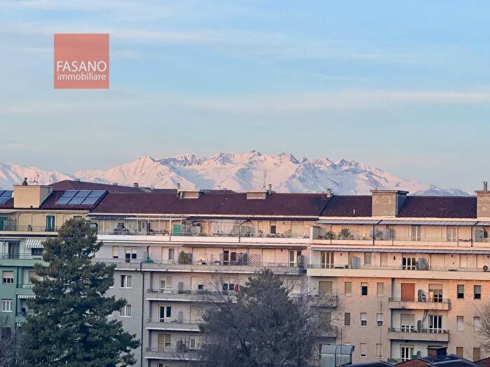 Appartamento quadrilocale in vendita in Via Filadelfia, Torino