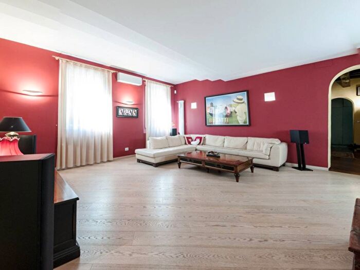 Appartamento con 5 locali in affitto in Via Guglielmo Oberdan, Centro Storico, Bologna
