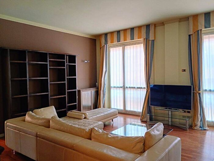 Appartamento con 5 locali in affitto in Corso Giuseppe Garibaldi, Moscova, Milano