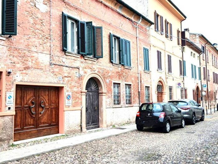 Appartamento trilocale in affitto in via benvenuto tisi da garofalo, Centro Storico, Ferrara
