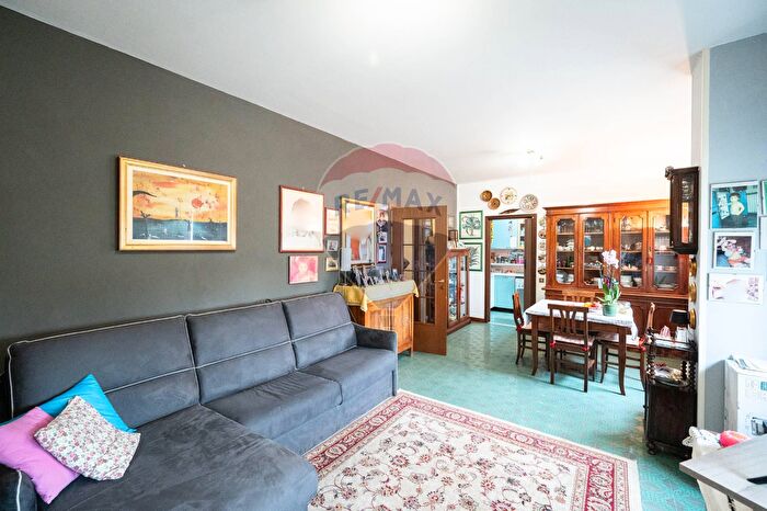 Appartamento trilocale in vendita in Via Bertioli, Ostiglia