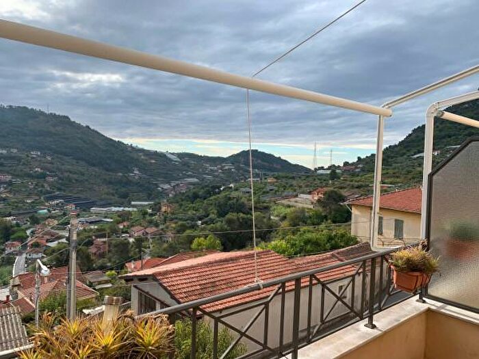 Appartamento trilocale in vendita in Via Maggio, San Biagio Della Cima